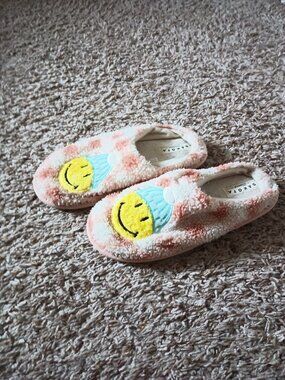 Dakota Fleece big girl's 4-5 Pink Smiley Face Fuzzy Slippers